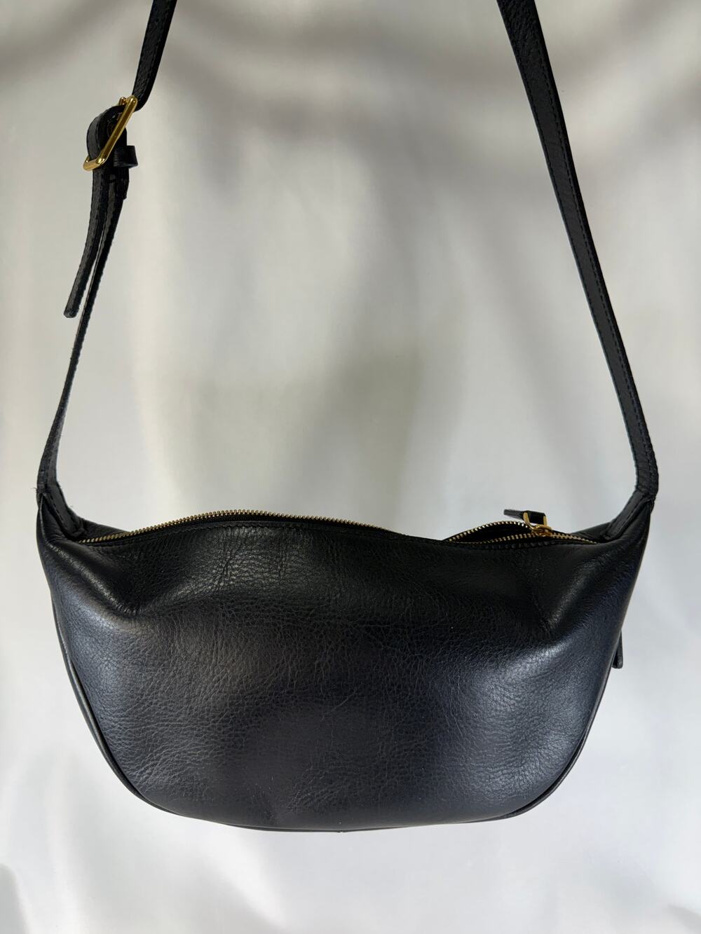 Madewell Black Leather Crescent Crossbody Shoulder Bag Gold Hardware Adjustable
